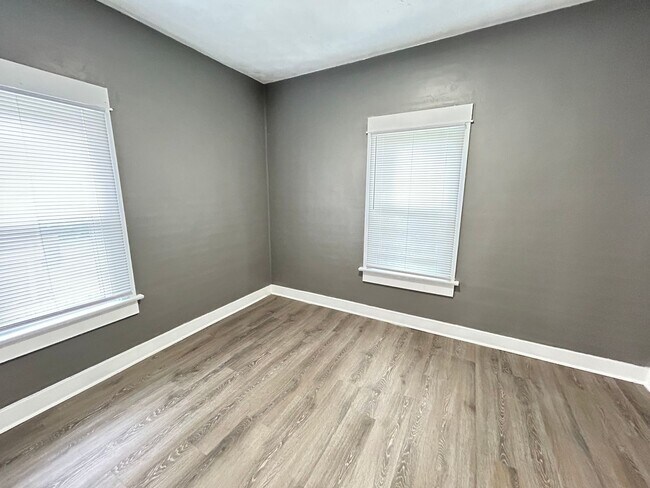 Foto del edificio - 314-316 Lorenz Ave