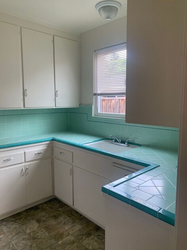 Foto del edificio - 328 Waverley St