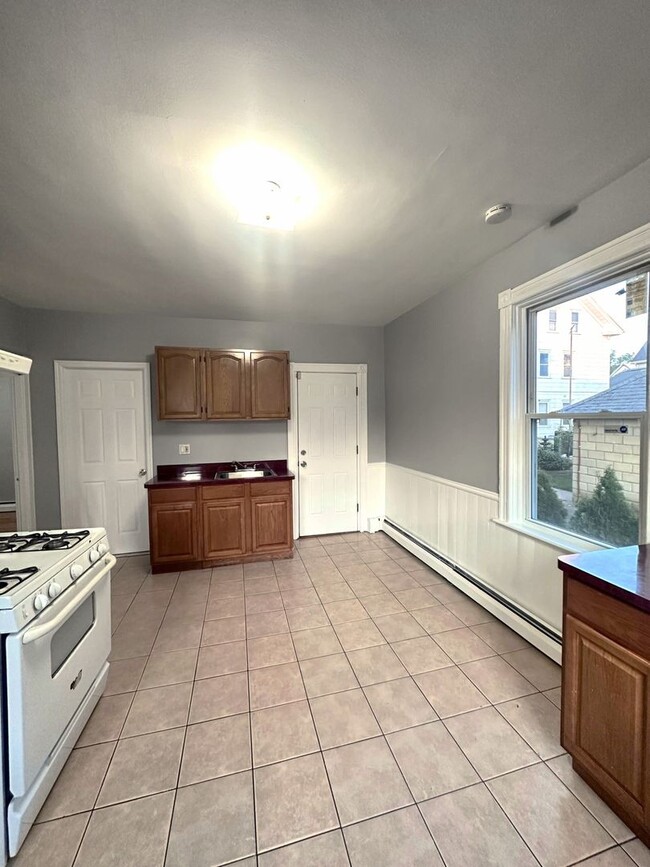 Building Photo - 47 Osborn St