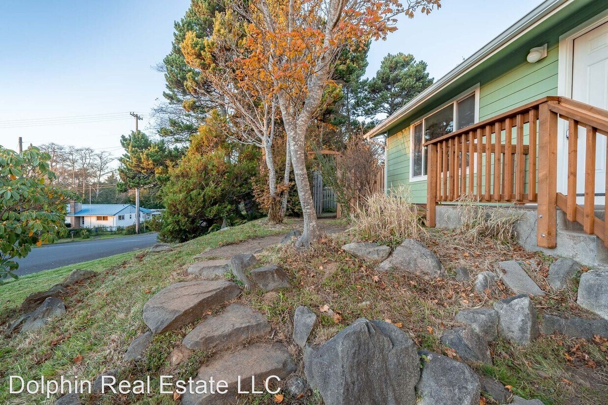Building Photo - 3 br, 2 bath House - 728 NE Benton St.