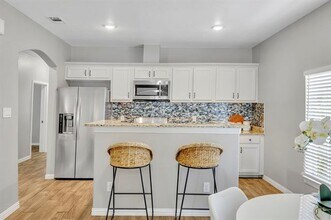 Building Photo - 925 S Brighton Ave