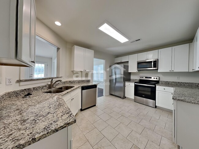 Foto del edificio - 706 Walnut Crossing Dr