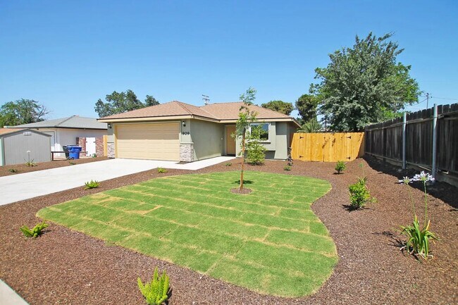 Building Photo - 909 Gladys Way