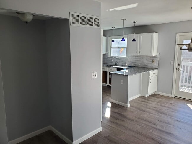 Building Photo - 4408 Sherman Park Dr