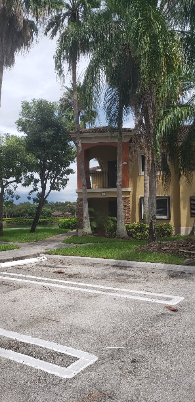 Primary Photo - 1005 NE 34th Ave