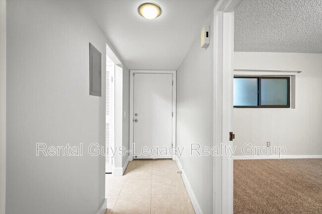 Building Photo - 601 1st St S