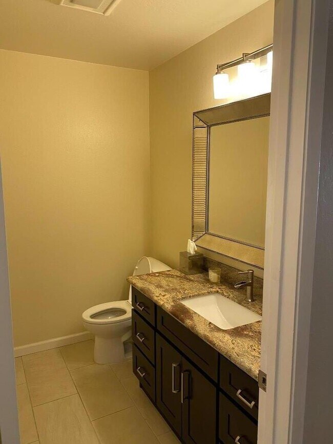 Building Photo - 884 Neptune Ct