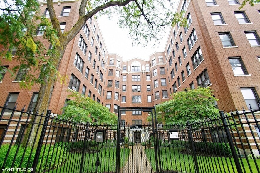 Foto principal - 725 W Sheridan Rd