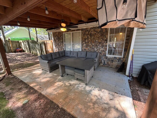 Building Photo - Charming 3-Bed, 2-Bath Home in Statham, GA