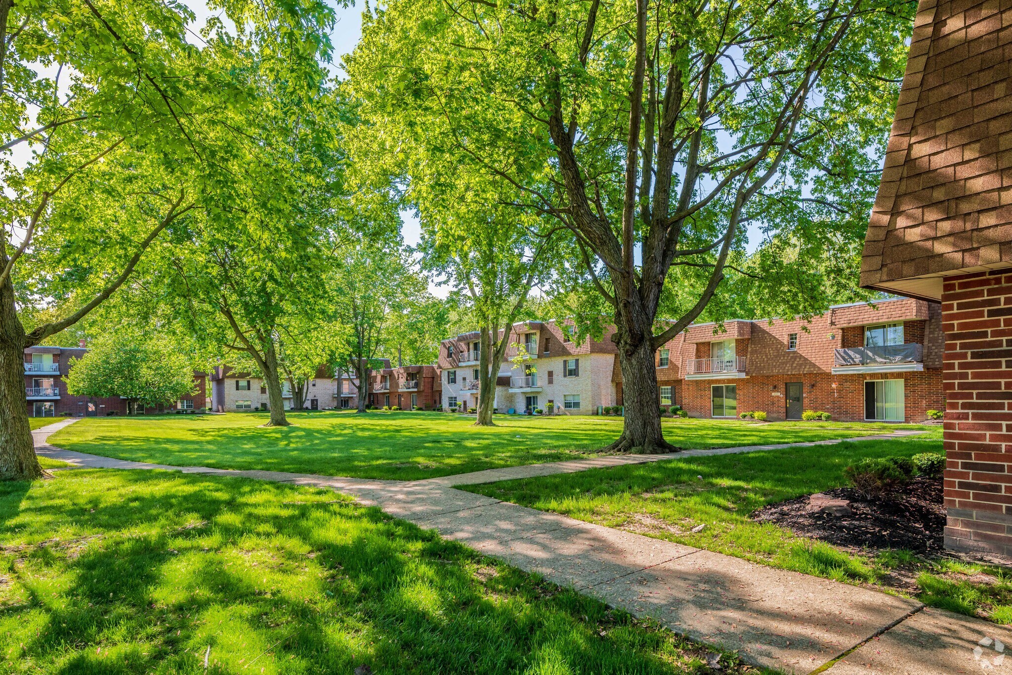 Jamestown Village Apartments – photo 2