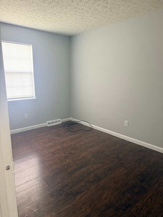 Building Photo - 16 Duiguid Dr