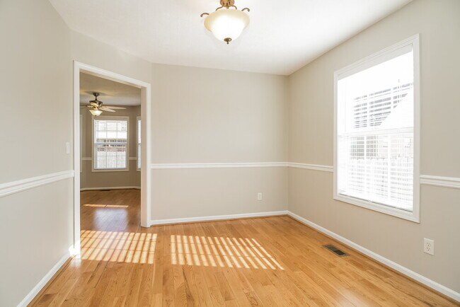 Building Photo - 1502 Huddersfield Dr