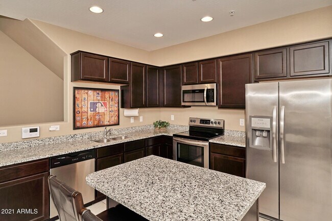 Foto del edificio - 240 W Juniper Ave