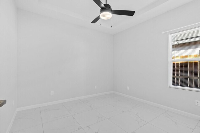 Foto del edificio - 2BD/2BTH  LUXURY CONDOMINIUM AT THE COVES IN WESLACO