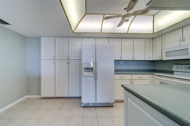 Building Photo - 400 Island Way