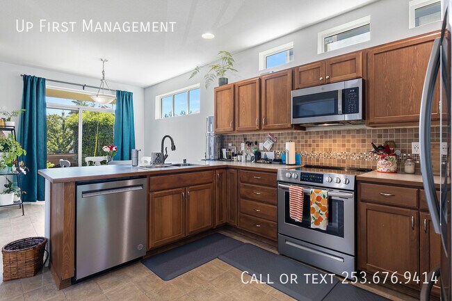 Building Photo - 4 Bedroom Single Family Home in a Great Ne...