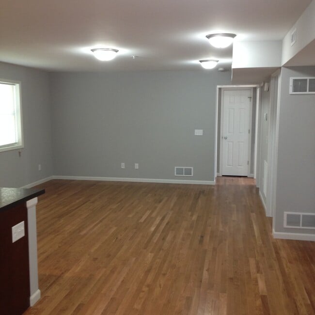 Foto del edificio - 2717 E 32nd St