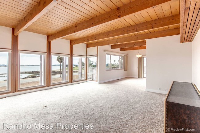 Foto del edificio - 3850 Crown Point Dr