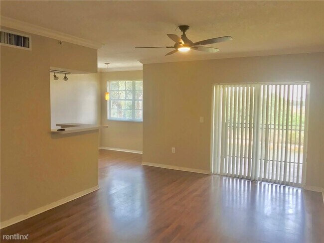 Building Photo - 1 br, 1 bath Condo - 11600 SW 2nd St Apt 212
