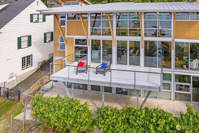 Building Photo - Breathtaking 2-Bed Retreat with Spacious Living and Modern Amenities in Bellingham's Heart