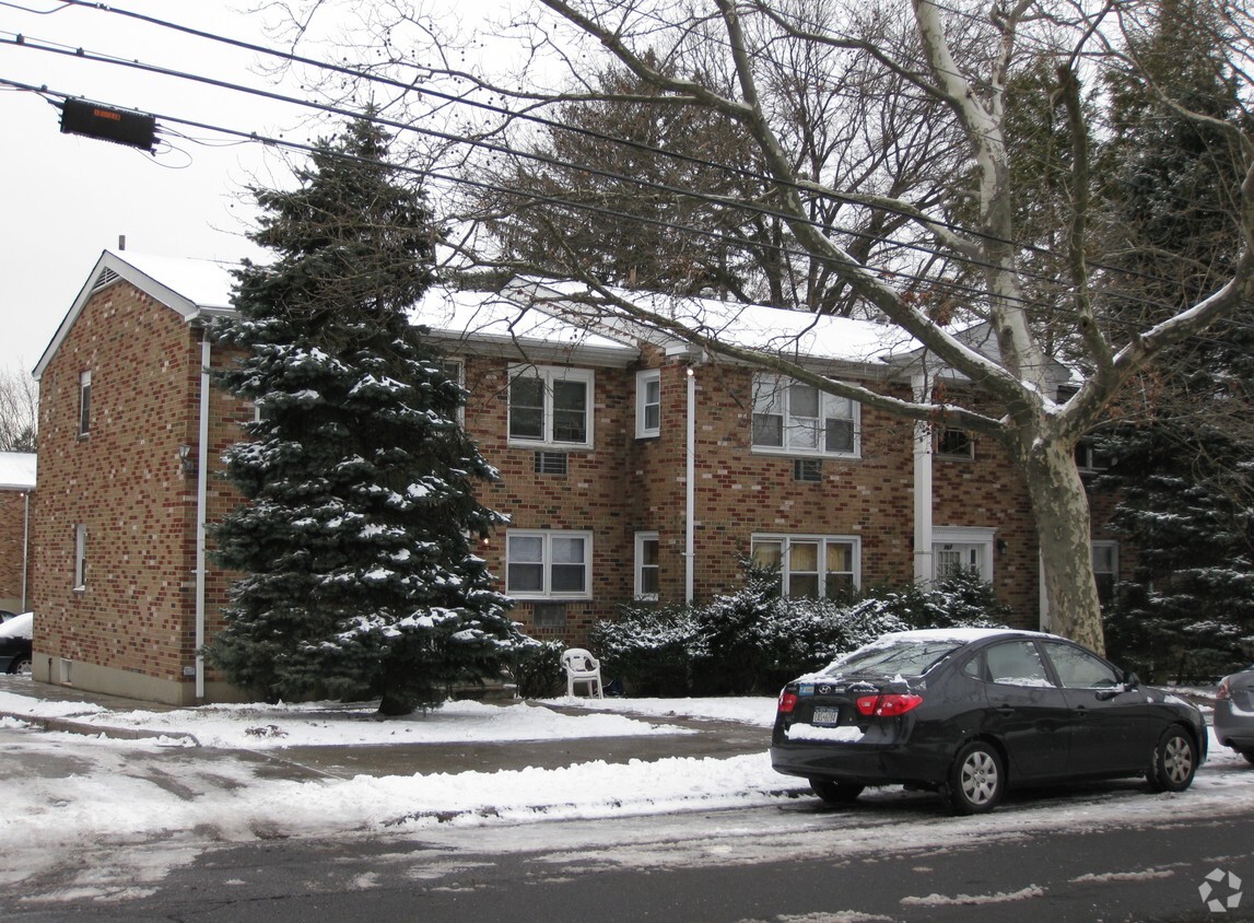 Building Photo - Manor Heights