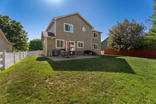 Building Photo - 749 Eagle Dr