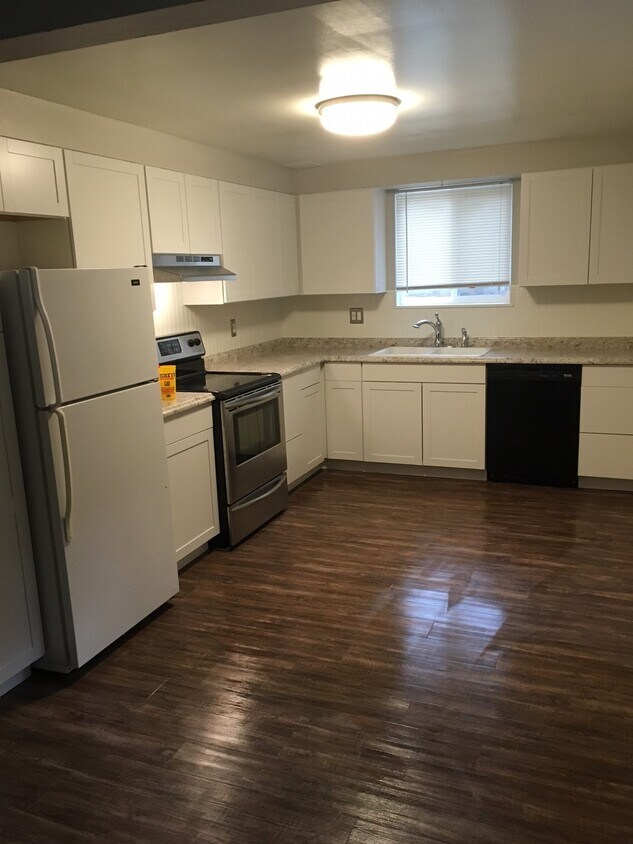 Primary Photo - 1224 12th St