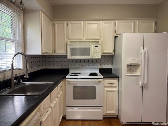 Building Photo - 1775 Brentwood