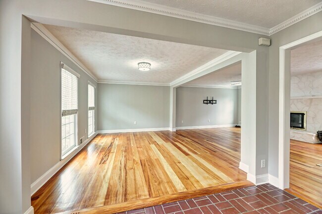 Foto del edificio - 4843 McPherson Dr NE