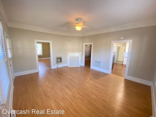 Building Photo - 3 br, 1 bath House - 402 E 4th St