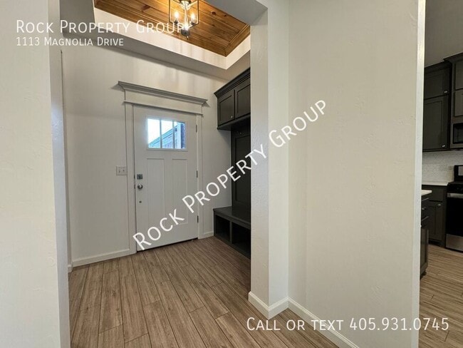 Building Photo - 1113 Magnolia Dr