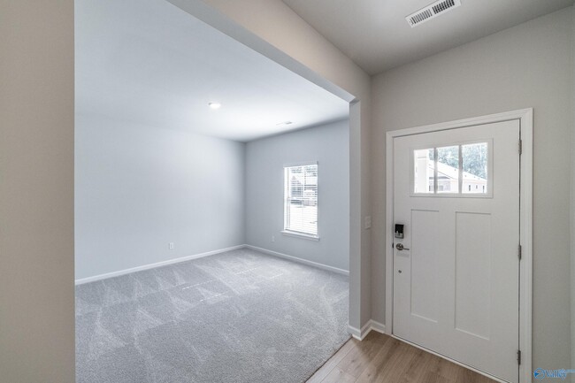 Building Photo - 14976 Greenleaf Dr