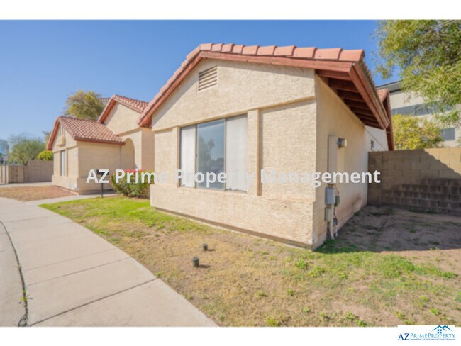 Building Photo - Wow! Absolutely gorgeous Phoenix 3/2 house...