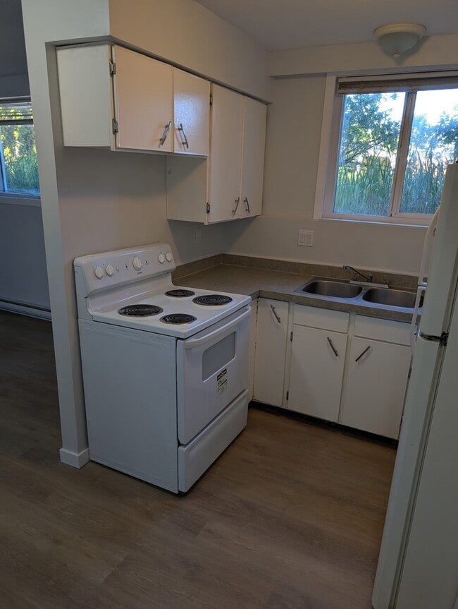 Building Photo - 2212 Redwood St