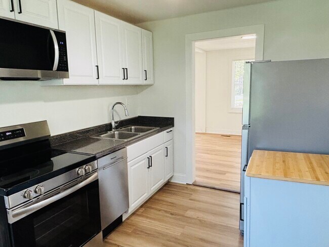 Foto del edificio - 1615 Engle Dr