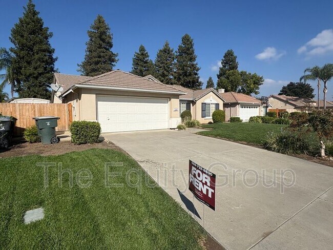 Building Photo - 5520 W La Vida Ct