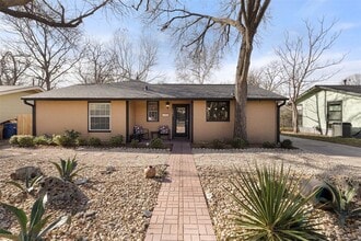 Building Photo - 1501 Broadmoor Dr