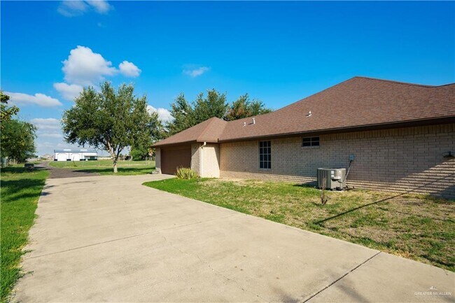 Foto del edificio - 4701 Ponds Edge Rd