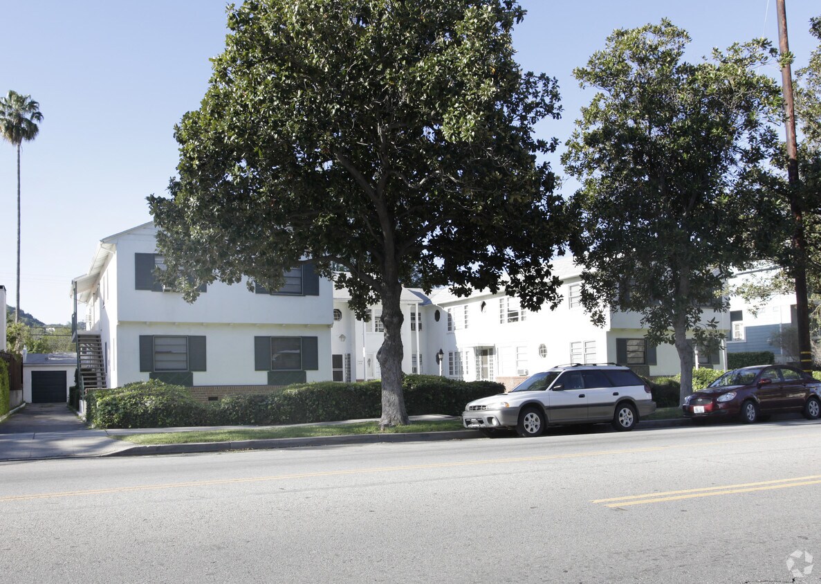 Foto del edificio - 13010-13020 1/2 Moorpark St