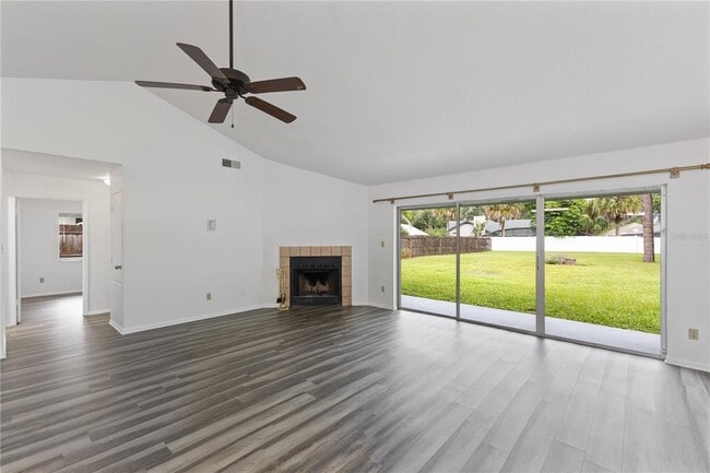 Building Photo - 1638 Pinehurst Dr