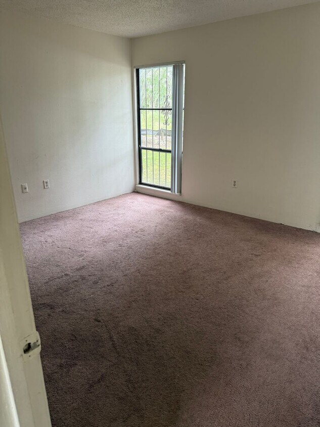 Primary Photo - LEASE NOW AND ENJOY 50% OFF 2ND MONTH! Spa...