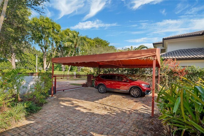 Building Photo - 1616 Onaway Dr