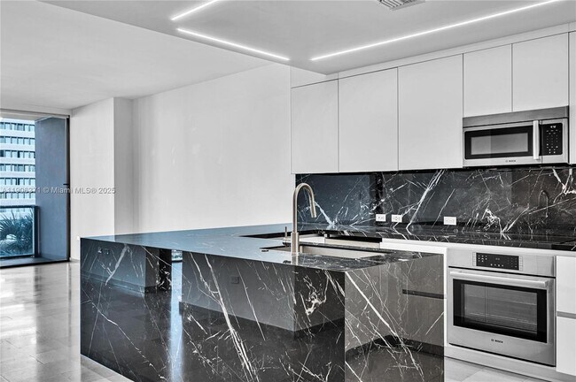 Foto del edificio - 88 SW 7th St