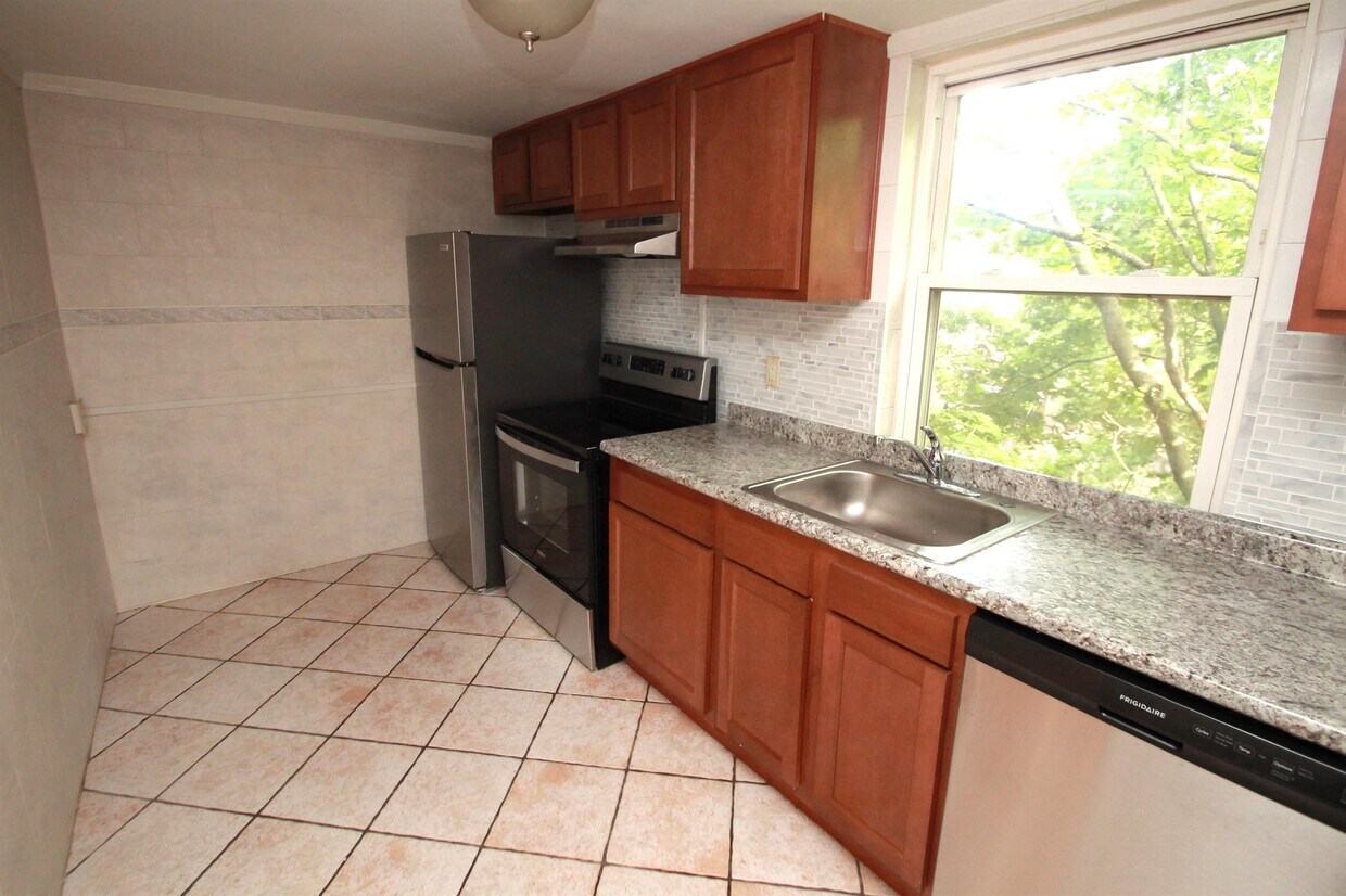Primary Photo - 183 Morrison Dr