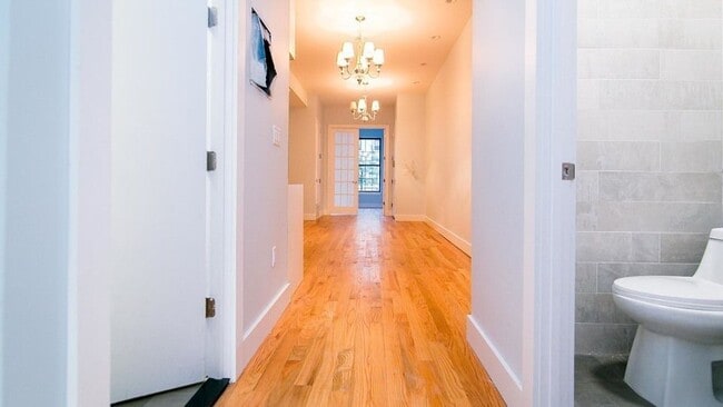 Building Photo - 219 Troutman St