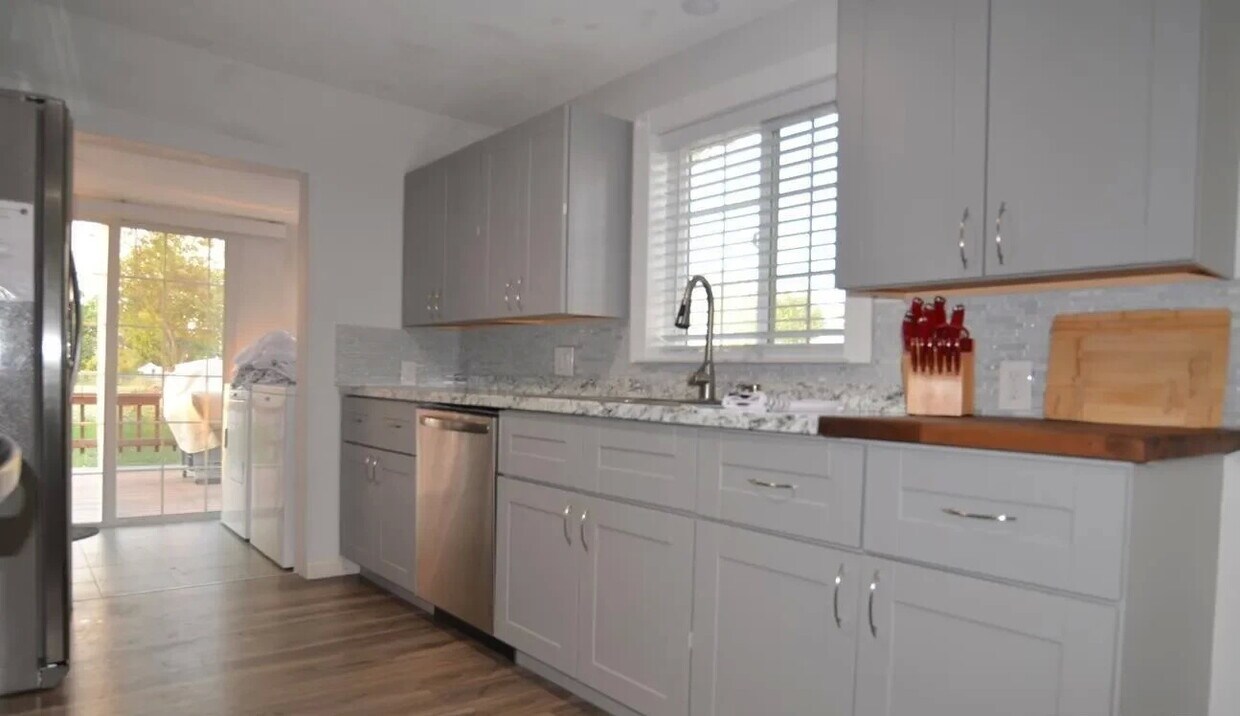 Foto principal - 711 Warner Ave