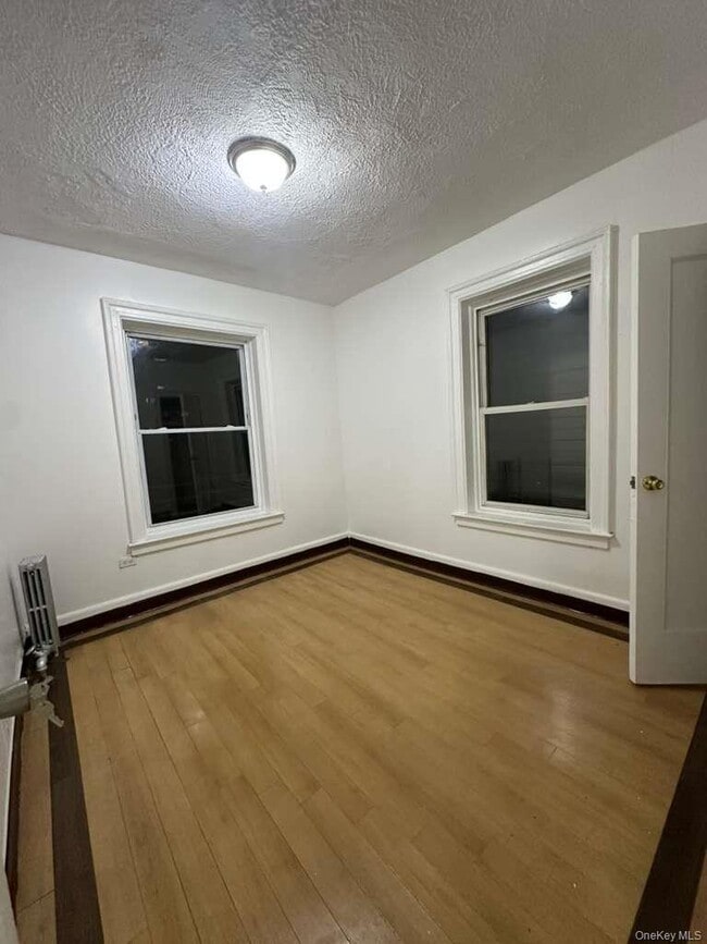 Building Photo - 2026 Ryer Ave