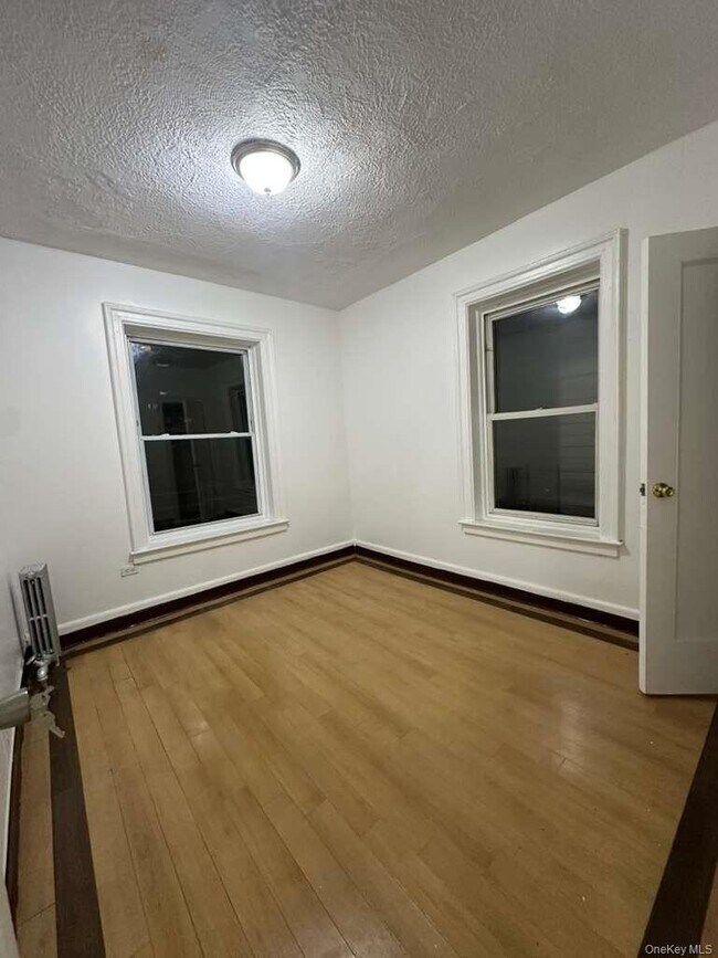 Foto del edificio - 2026 Ryer Ave