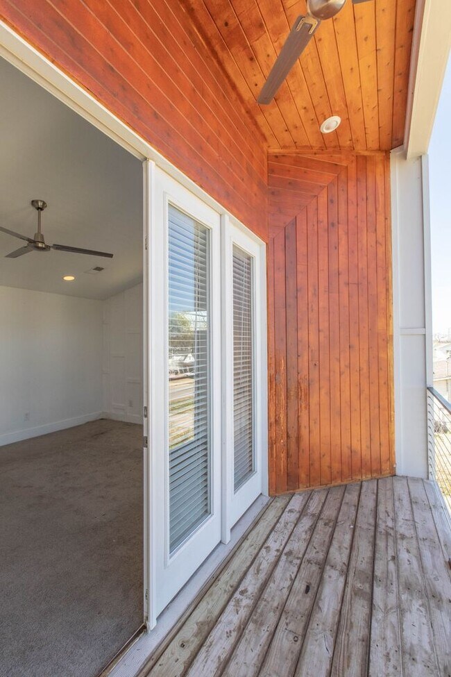 Foto del edificio - 3 Bed 2.5 Bath Single-Family Urban Home