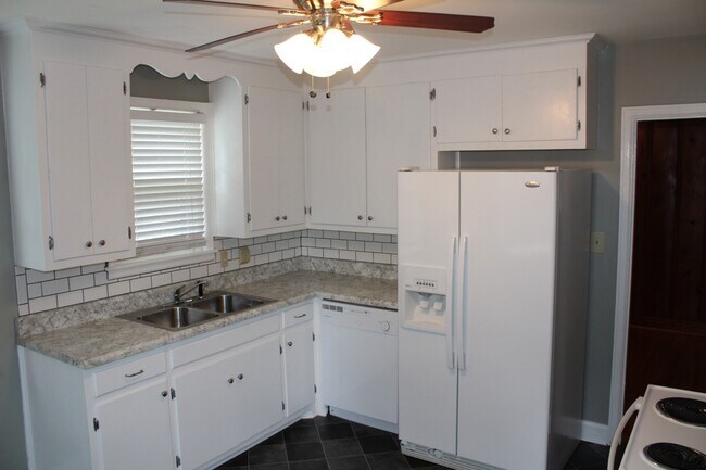 Building Photo - 627 Cottonwood Dr